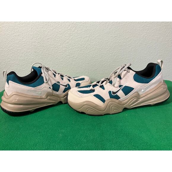 Men's Nike Tech Hera Size 12 New in Box FJ9532-110 Lt Orewood Brown/Black - Picture 2 of 11